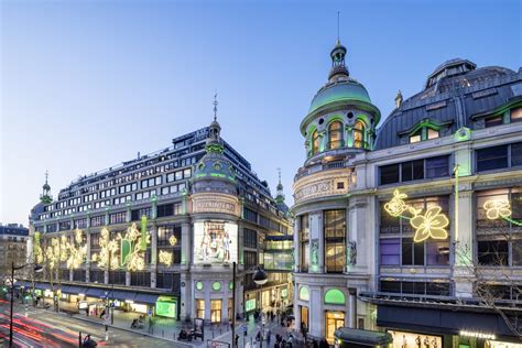 Printemps Haussmann Paris Boutique .